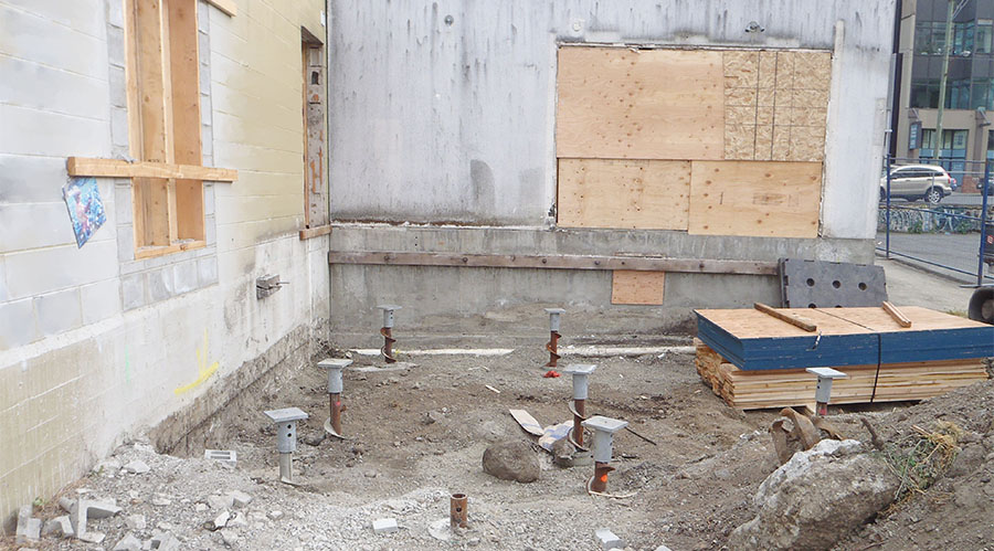 Capped micropiles for the building expansion